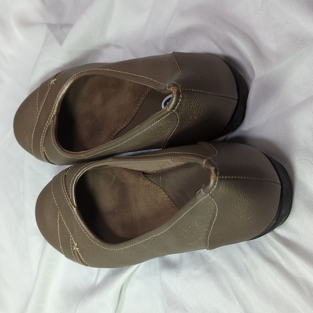 Dr Scholl's Sz 9 Gold/Copper Flats. Comfortable and stylish comfort flats - Picture 6 of 12